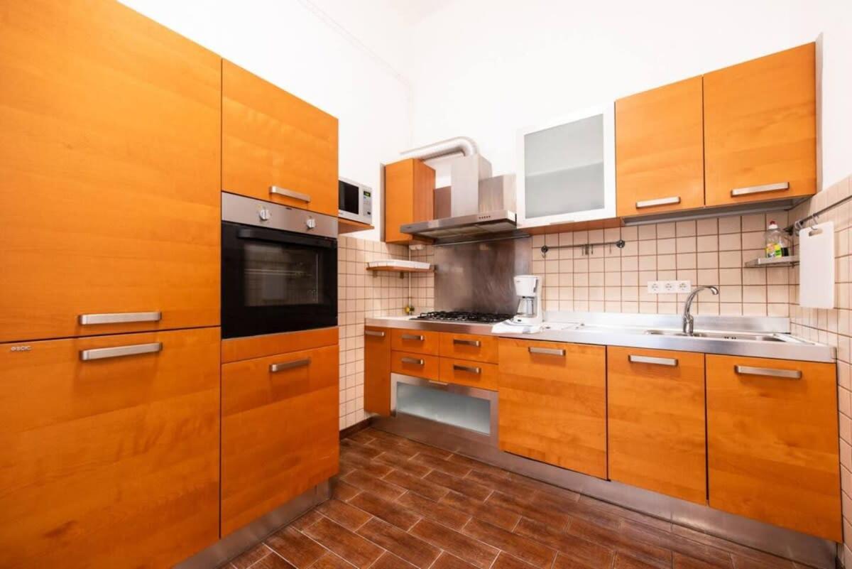 Very Central Convenient Large Ac Place Budapest Bagian luar foto