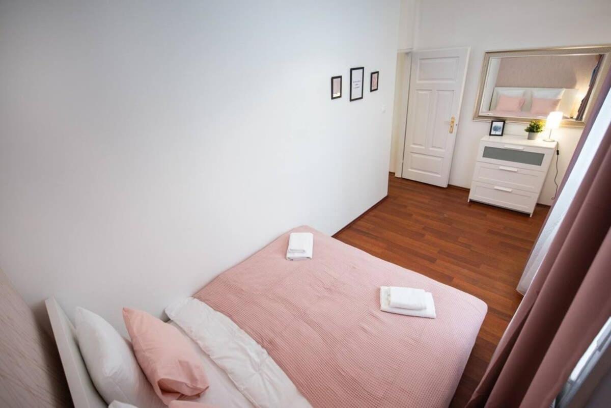 Very Central Convenient Large Ac Place Budapest Bagian luar foto