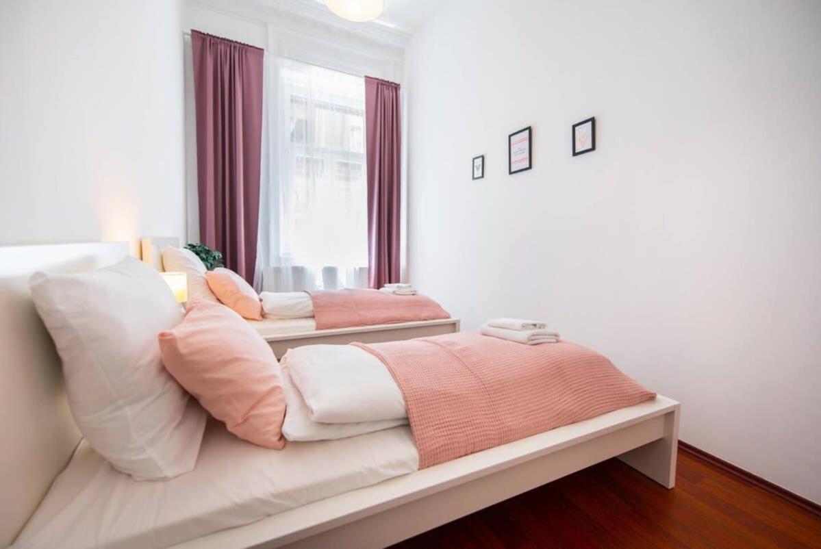 Very Central Convenient Large Ac Place Budapest Bagian luar foto