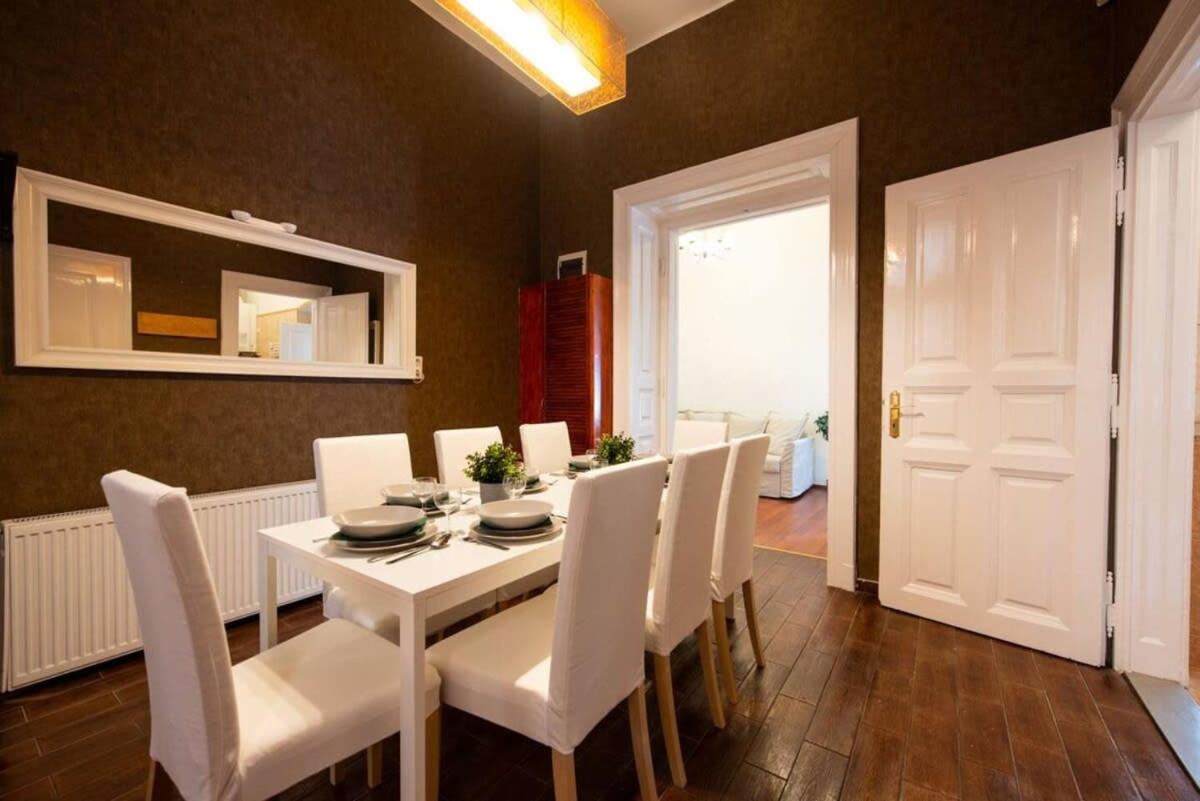 Very Central Convenient Large Ac Place Budapest Bagian luar foto