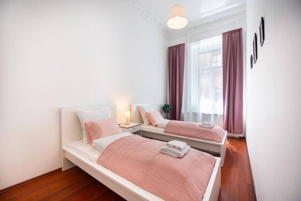 Very Central Convenient Large Ac Place Budapest Bagian luar foto