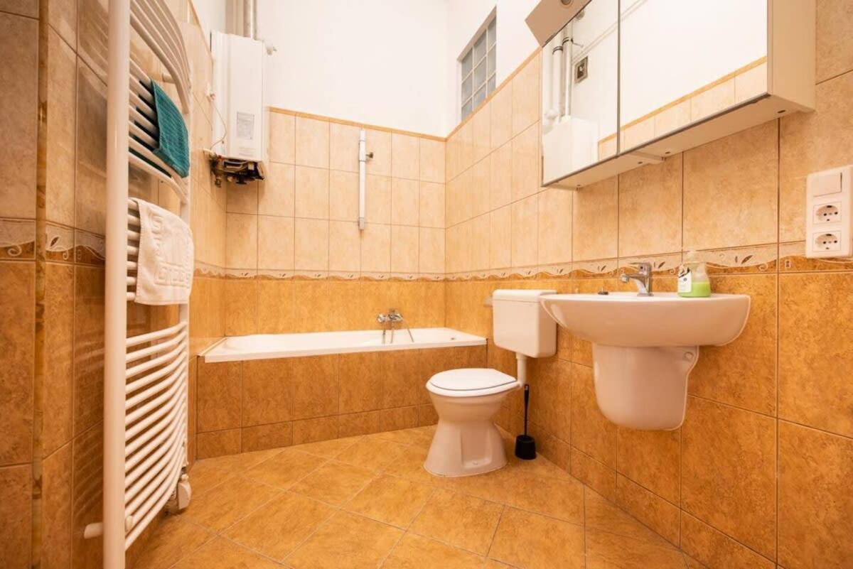Very Central Convenient Large Ac Place Budapest Bagian luar foto