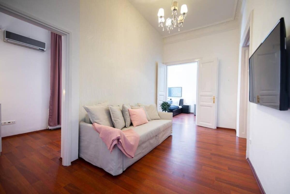 Very Central Convenient Large Ac Place Budapest Bagian luar foto